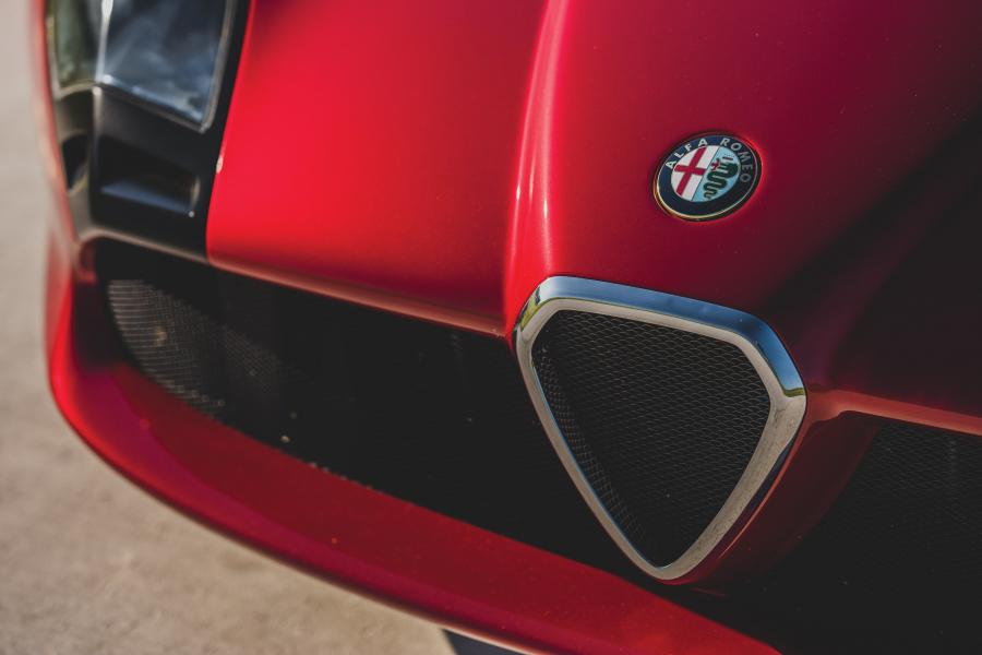 Детали экстерьера Alfa Romeo TZ3 Stradale (06) 2012 года  (фото 21 из 35)